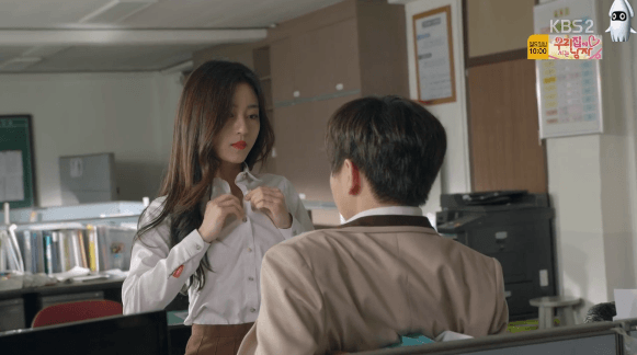 4.gif 교무실에서 남녀학생들이.....