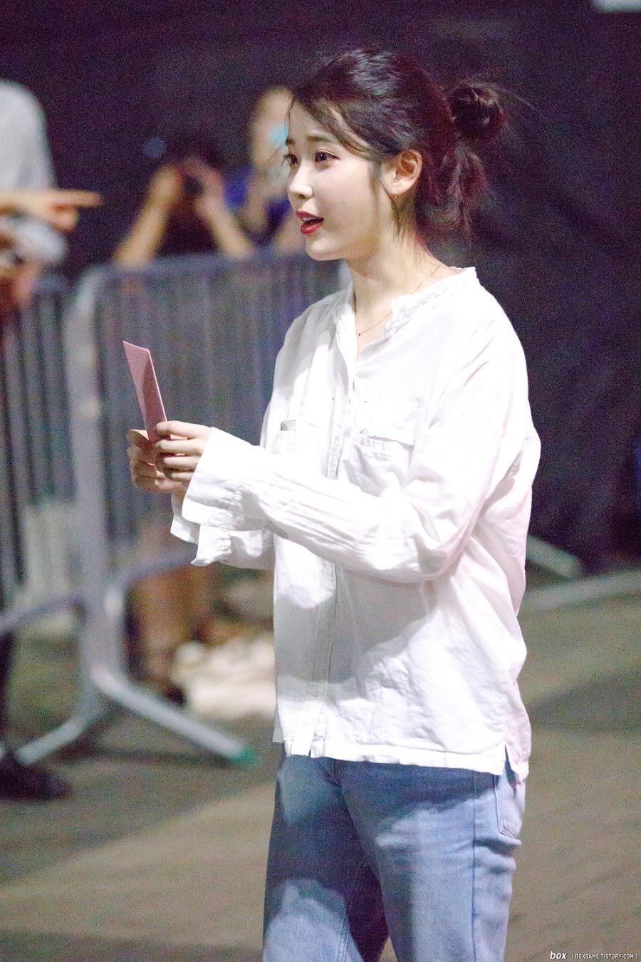 아이유 지콘콘서트 게스트 출퇴근