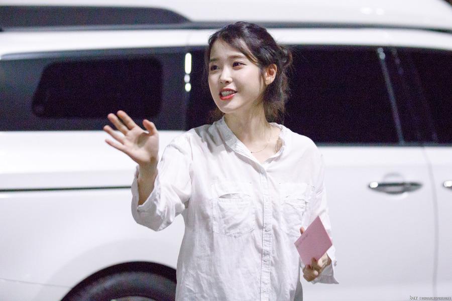 아이유 지콘콘서트 게스트 출퇴근