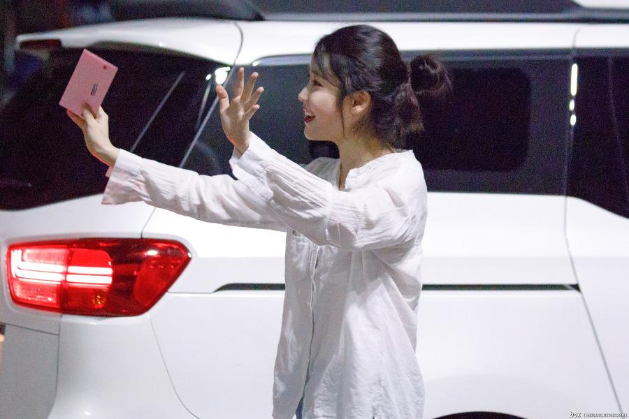 아이유 지콘콘서트 게스트 출퇴근