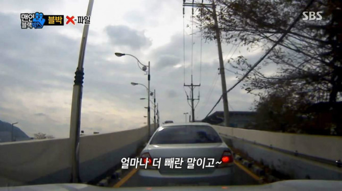 좀 뒤로 빼라니까 이렇게 사고를 만드네