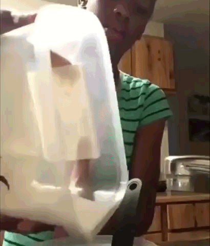 마지막으로 설탕을 약간 넣어줍니다