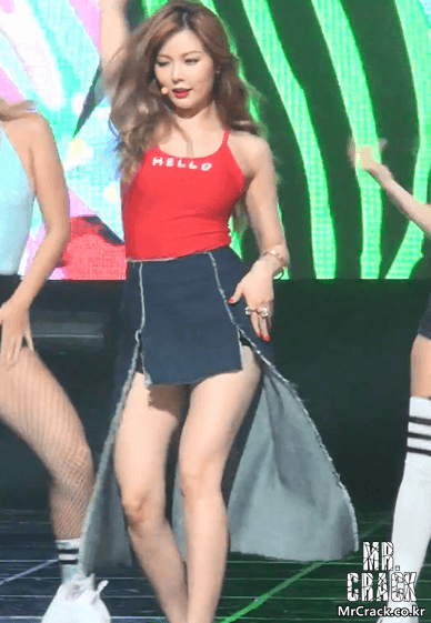 빨간나시입고 위아래로 흔들어 재끼는 현아
