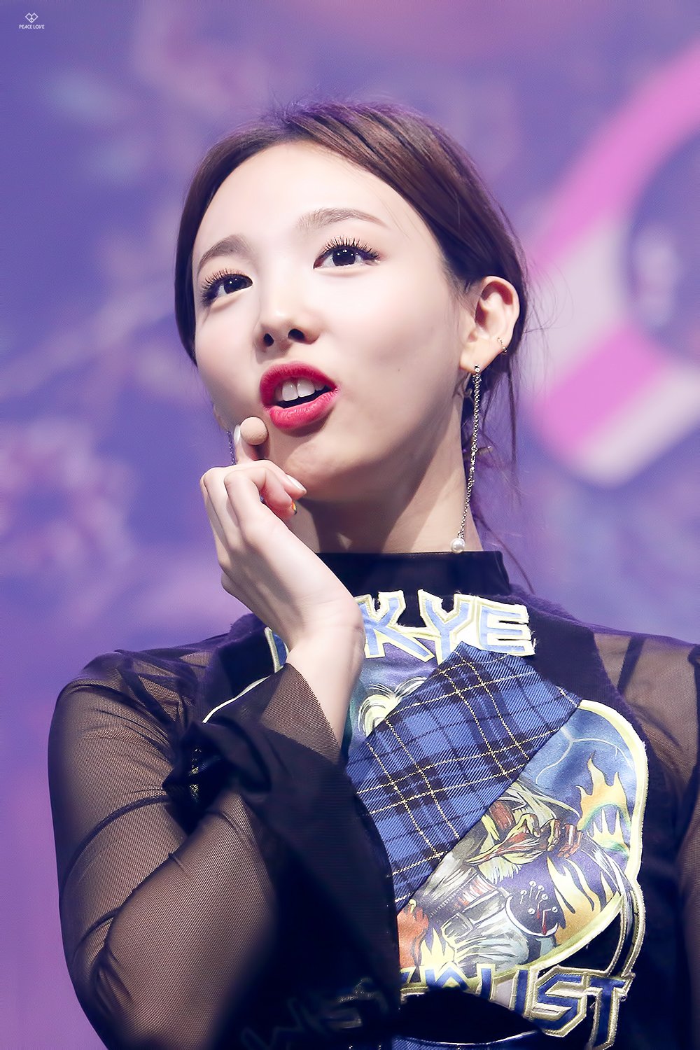 나연 이 보고 가라