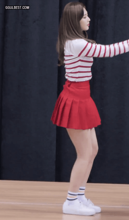 조이 빨간 테니스 치마