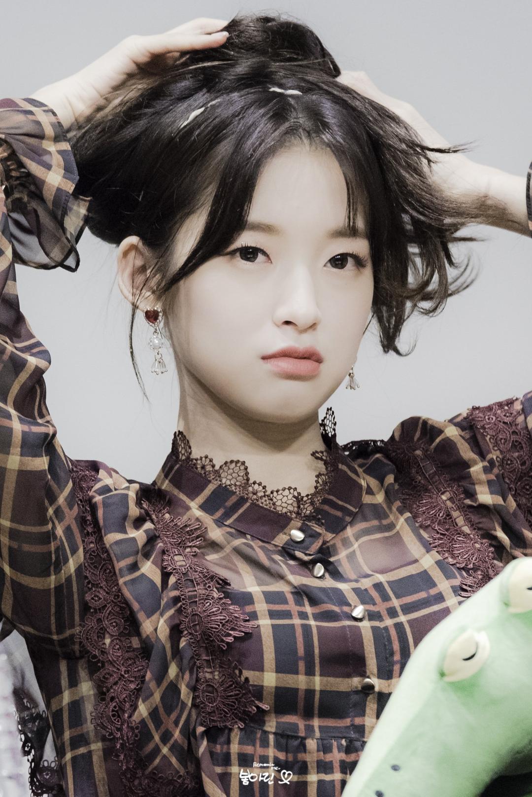 ë¨¸ë¦¬ë¬¶ê¸°ì ëª©ì ì¼ë¡ ë¨ì¬ ì ê²©íë ìë¦°ì´