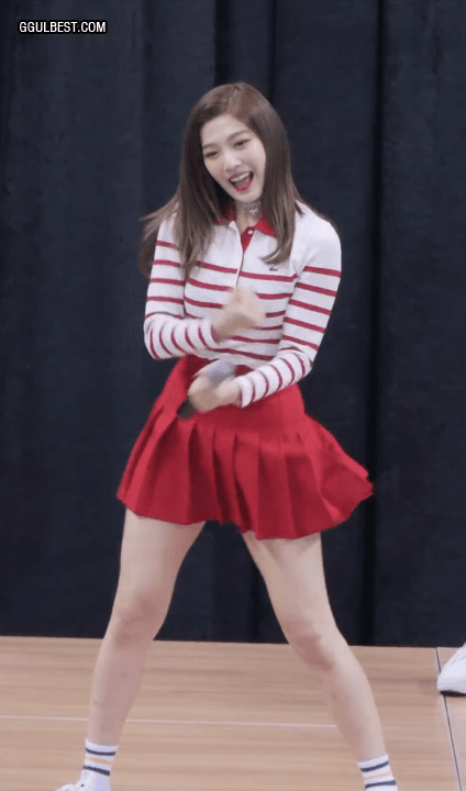 조이 빨간 테니스 치마