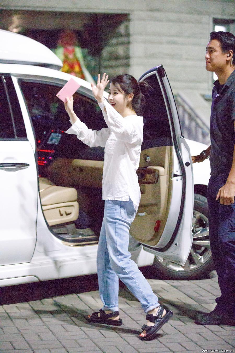 아이유 지콘콘서트 게스트 출퇴근