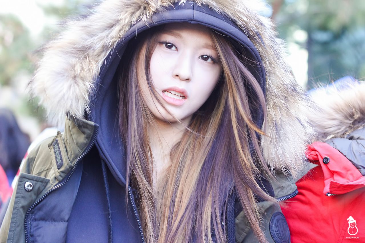 몸매에 비해서 얼굴은 많이 아쉬운 스타일