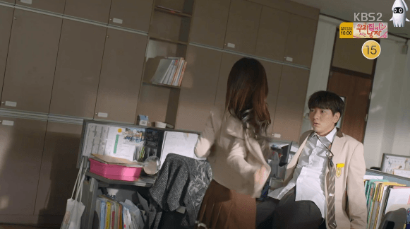 2.gif 교무실에서 남녀학생들이.....