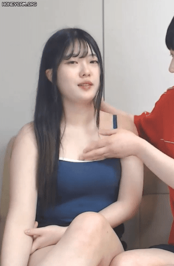 옷안에서 젖꼭지를 괴롭히는 비제이 ㅋㅋ