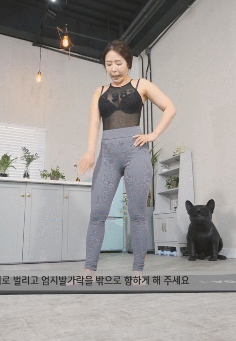 이소희 화환 자세 시스루 검정브라