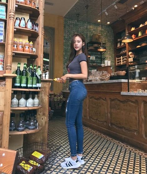 다리꼬기 갑, 청바지 갑