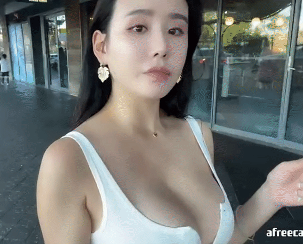 71606f_bc111e2b02604f5fb51936fe982cfa37~mv2.gif