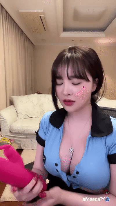 71606f_4de5ef4599c14210bd42a554a8321eae~mv2.gif