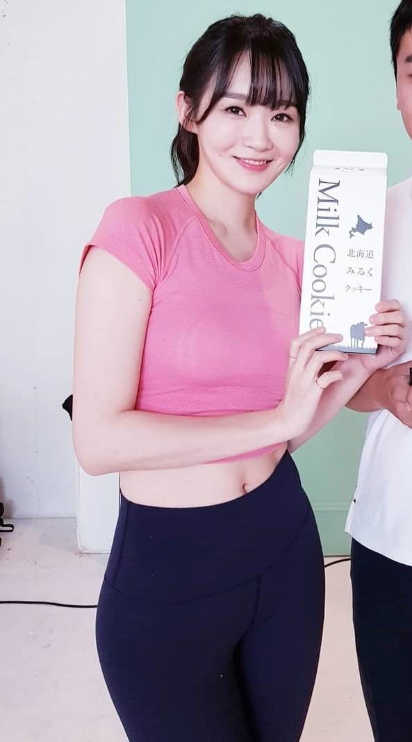 광고 찍는 강민경 레깅스