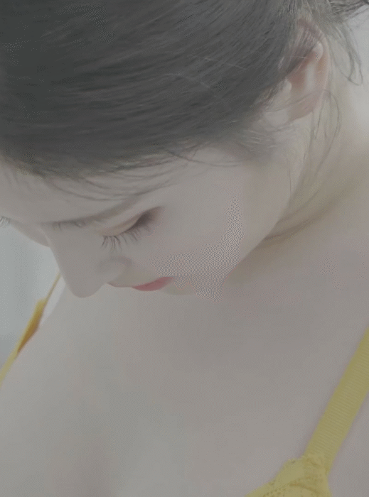 셔츠 벗는 김나정 아나운서 노란 속옷