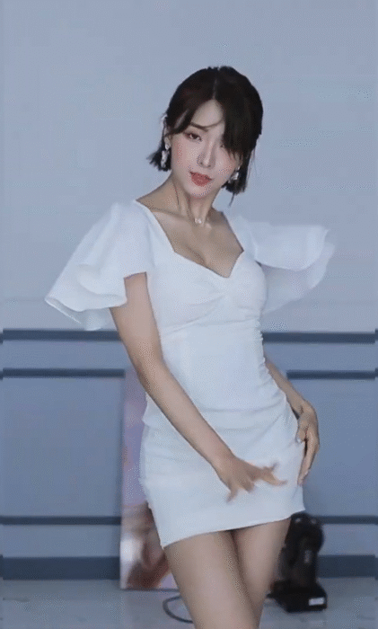 BJ 혜밍 섹시 댄스 흰 드레스 윗슴