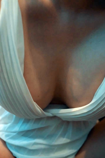 옆집 누나가 빨래를 하고 있다