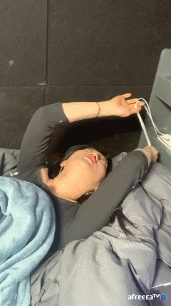 레알 느끼는 중??? 이거 반친인데!