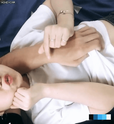 상의 올려 브라 보여주기
