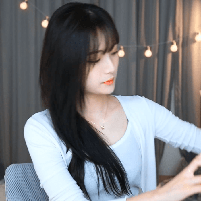 요새 운동해서 몸매에 자신감 붙었다는 여캠