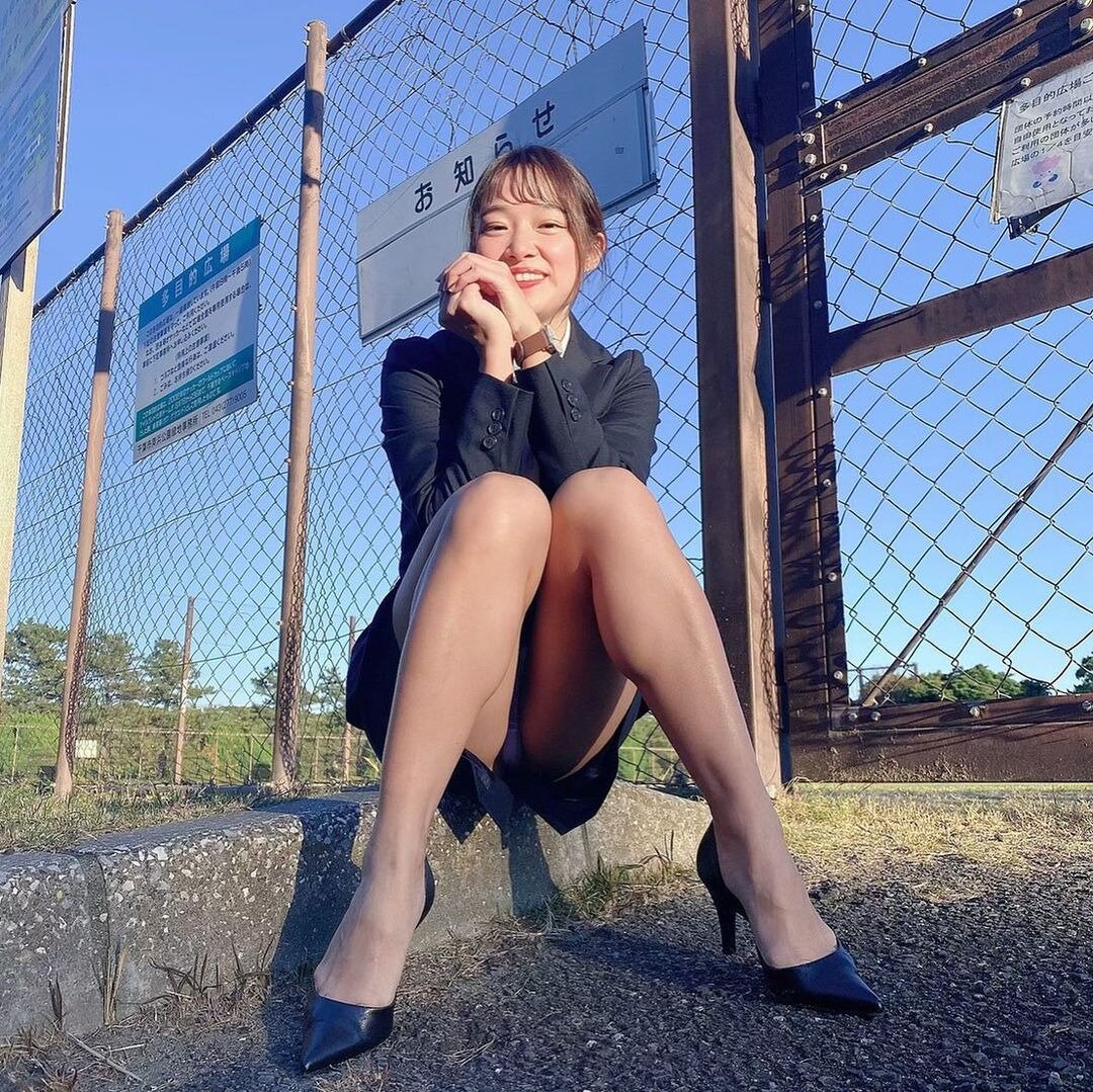 쪼그려 앉은 누나