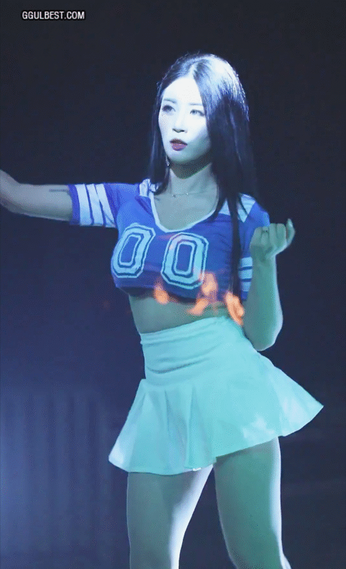 걸크러쉬(Girl Crush) (보미) 흰색 테니스치마.gif