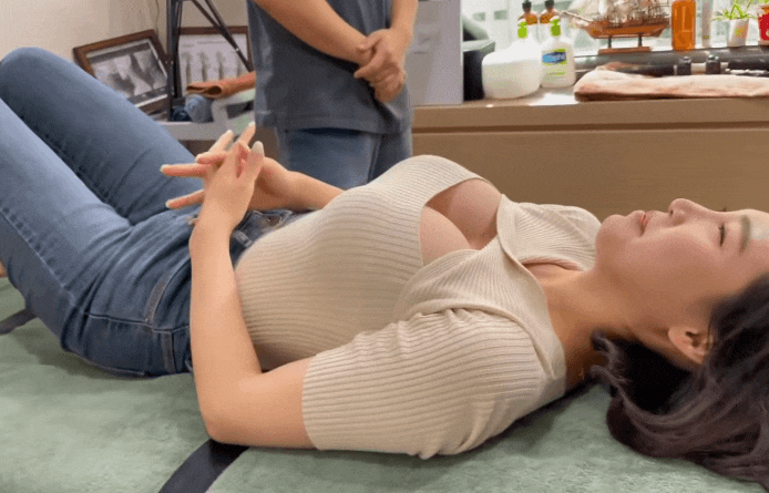 도수치료 받는 윤영서 치어리더