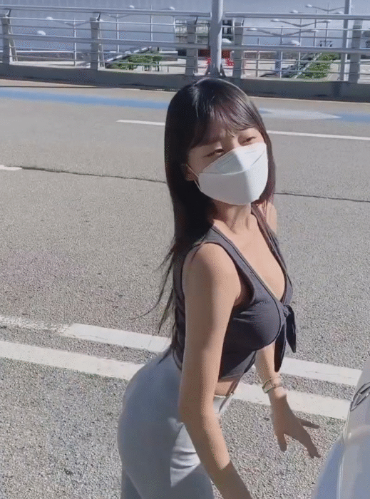 인천공항 드라이브 갔다오는 표은지 ㅊㅈ 민소매 가슴골 레깅스 핏