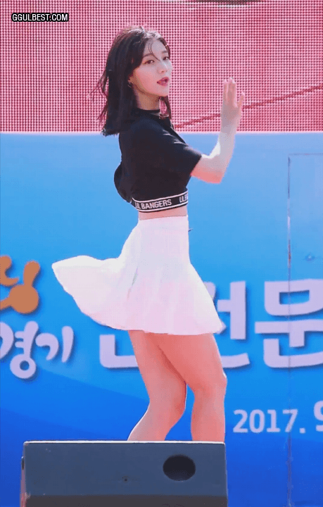 오마이걸 비니 테니스치마 속바지.gif