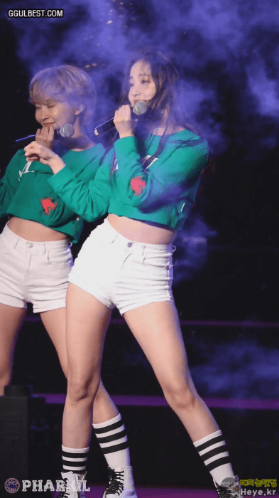 모모랜드 연우 찰벅지 엉밑살.gif