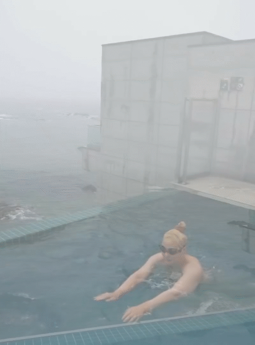 수영하는 이토끼 ㅊㅈ 호피 수영복