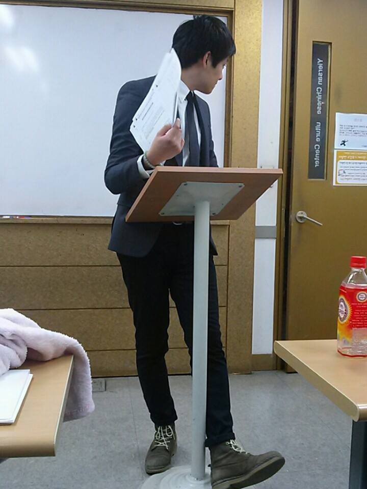 여학생들 달라붙을것 같은 장위안 실물 클라스.jpg