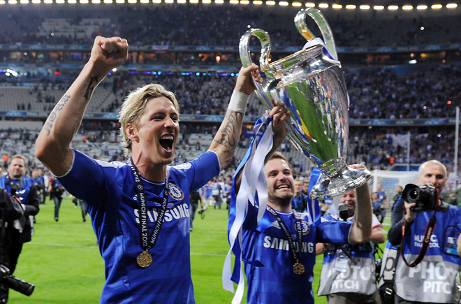 Chelsea's Spanish Forward Fernando Torres And Spanish Forward Juan Mata Celebrate With Their Trophy 