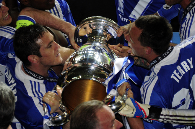 Chelsea's British Midfielder Frank Lampard (L) And Chelsea's British Defender John Terry Celebrate With The Trophy 