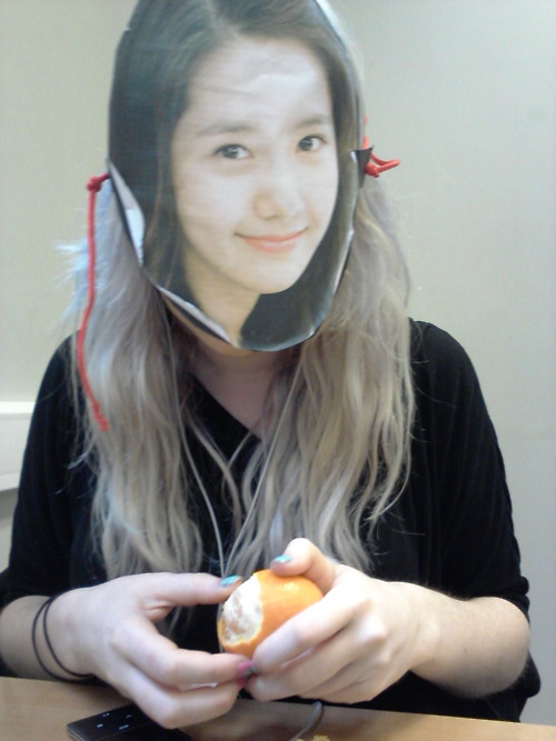 Yoona peeling an orange