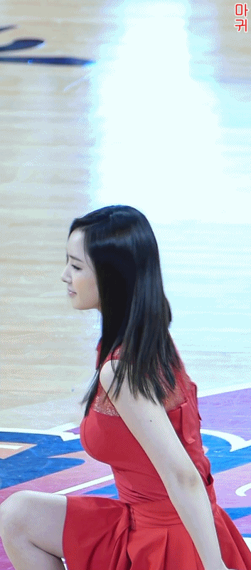 
			유라도 한수 접고 들어가는 달샤벳 우희 몸매.gif 		