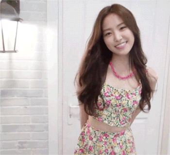 
			발랄한 나은이 손짓.gif 		