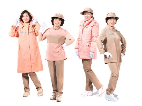
			

                        44년만의 야쿠르트 아줌마 복장 바뀐답니다.JPG             		