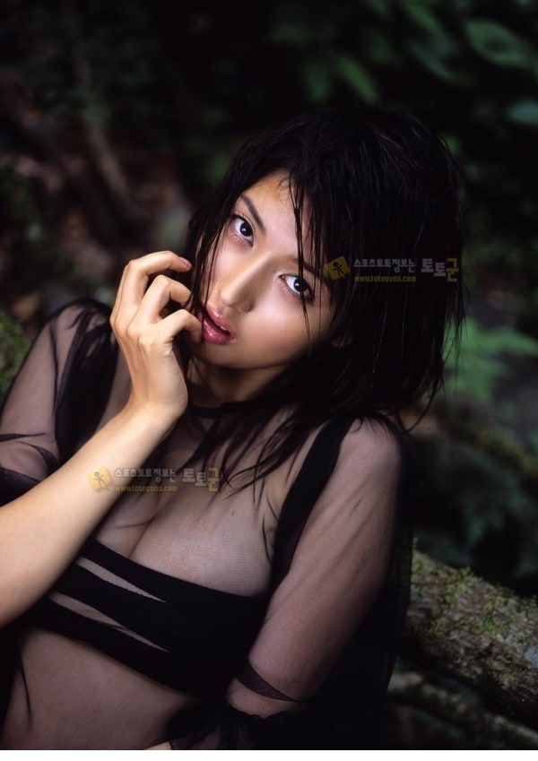 먹튀검증 토토군 포토 섹시함이 도드라지는 블랙톤