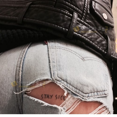 청바지 속의 탄탄한 엉덩이 01