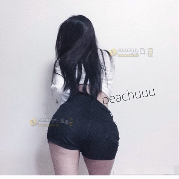 먹튀검증 토토군 포토 엉덩이 들이대는 셀카녀