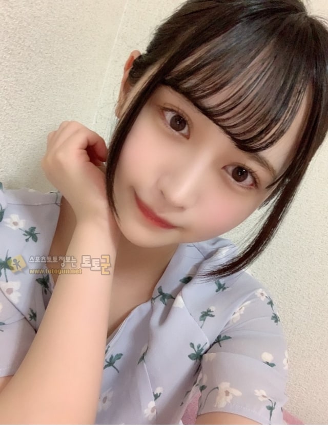 먹튀검증 토토군 포토 한일 월드컵 때 태어난 AV 신인 배우