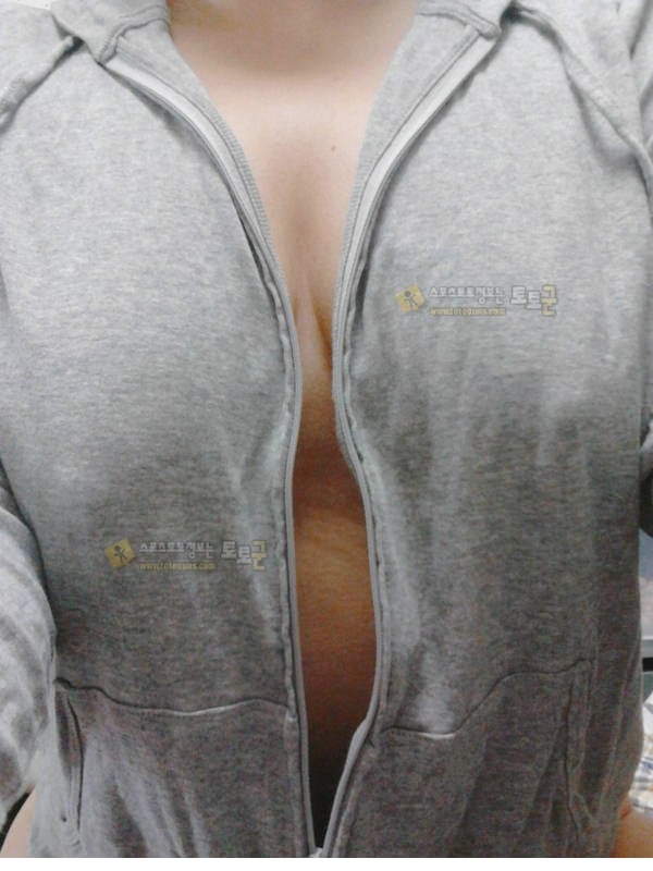 먹튀검증 토토군 포토 은근 야한 그녀의 가슴골