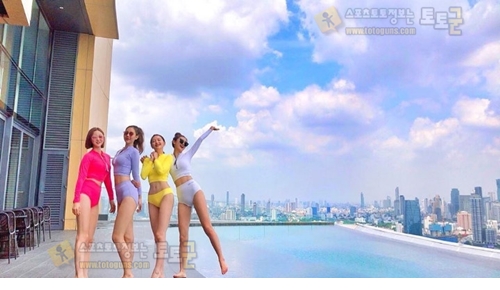 먹튀검증 토토군 포토 휴가중인 치어리더들