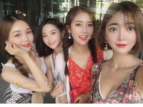 먹튀검증 토토군 포토 휴가중인 치어리더들