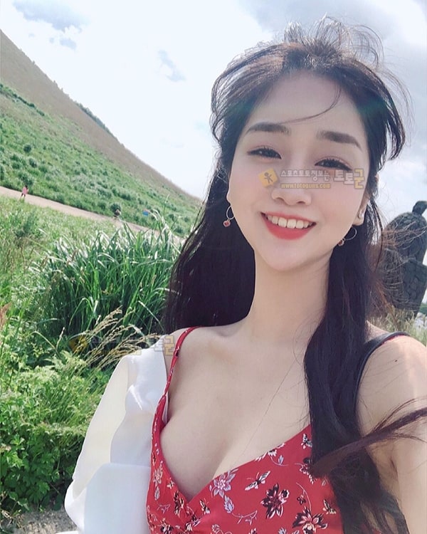 먹튀검증 토토군 포토 섹시와 청순가련 인스타녀