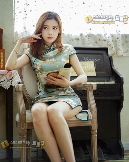 치파오입은 중국모델