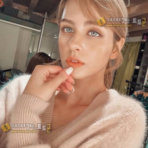 먹튀검증 토토군 포토 엘미라 아크메도바